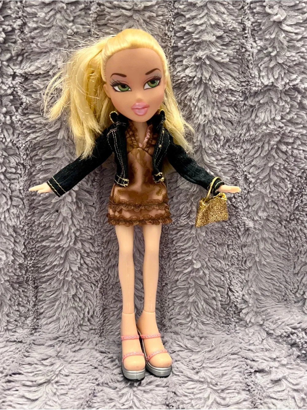 2001 Bratz Chloe in First Date Fashion Pack